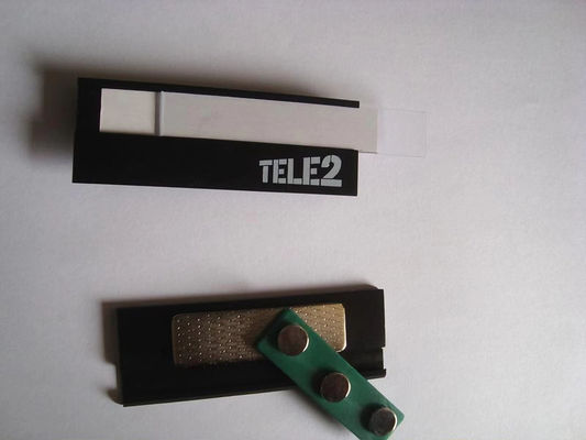 برچسب های نام مگنتیک آلومینیومی سفارشی با برچسب های نام فلزی